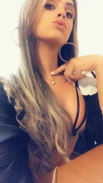 Scarlet xxl escort Hamburg